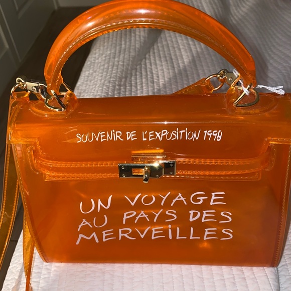 UN VOYAGE AU PAYS DES MERVEILLES - Picture 3 of 3